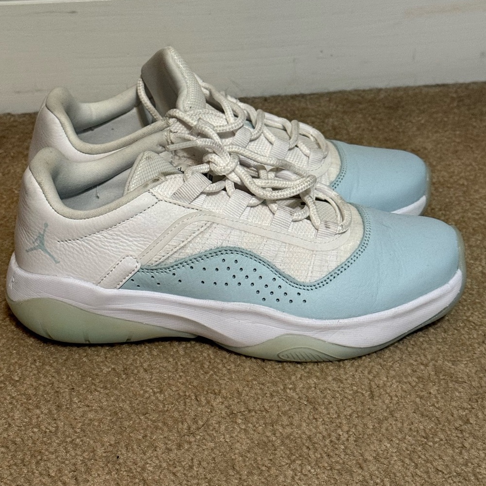 Nike Women's Air Jordan 11 CMFT Low in the "Igloo" colorway Sz 7.5